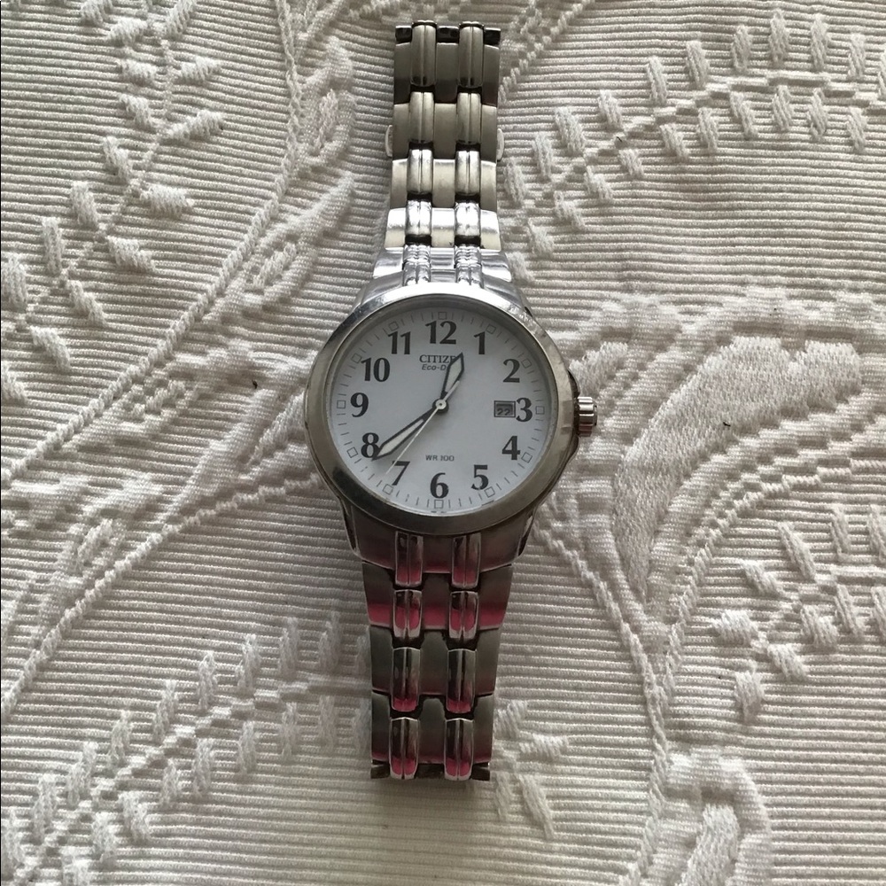 Men’s big face watch with date runs beautiful